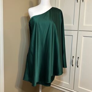 Beautiful, One Shoulder Cape Sleeve Emerald Green Dress Size L. Brand is TCEC